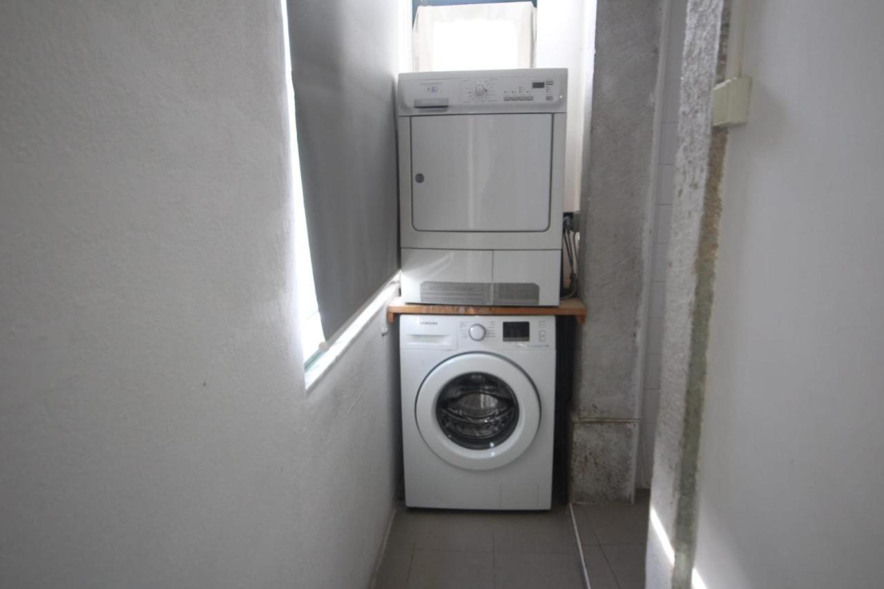 Romantic Chiado 7 -Private Small Single Room With No Outside Window Lisbon Exterior photo